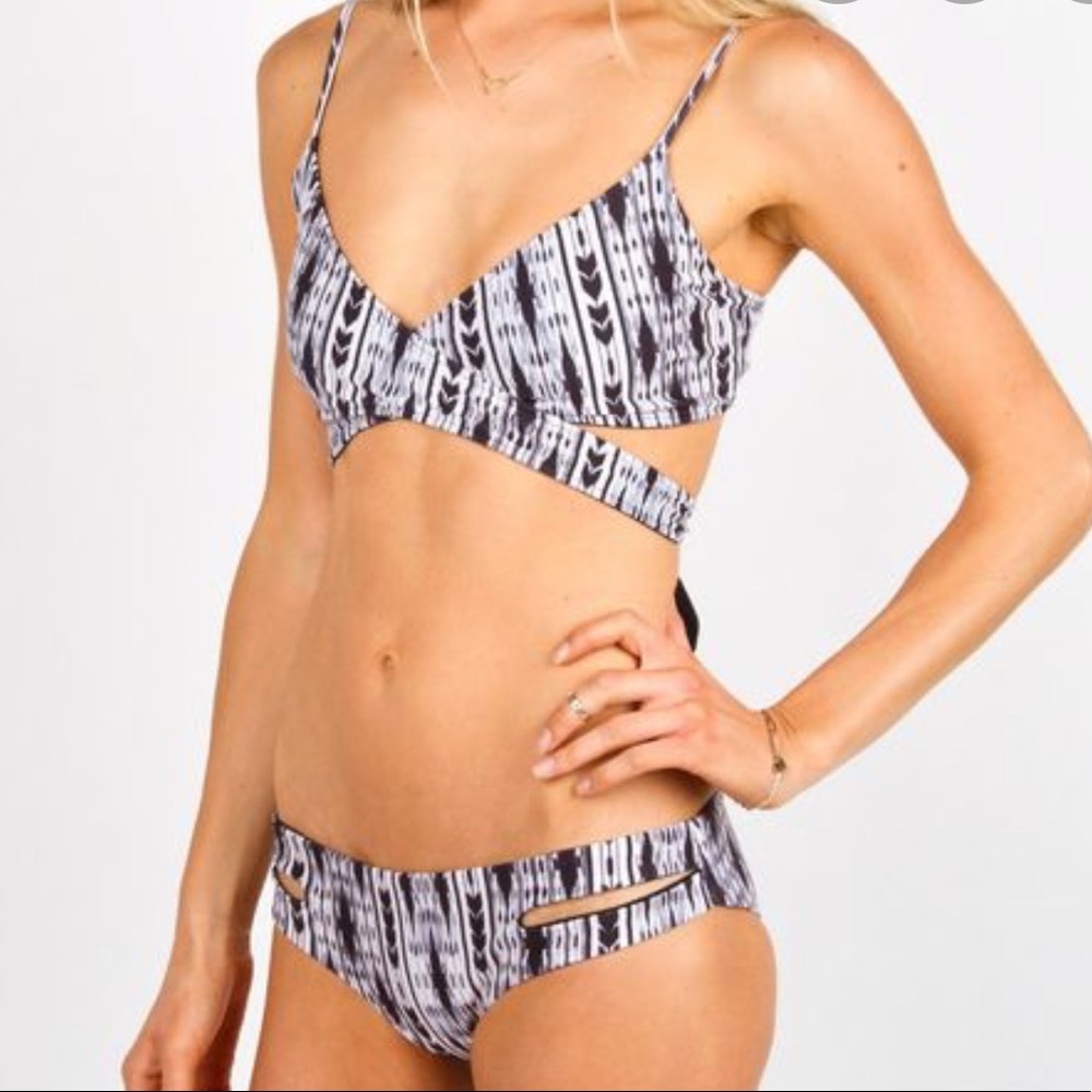 NWT L*Space Reversible Chloe Wrap Bikini Top